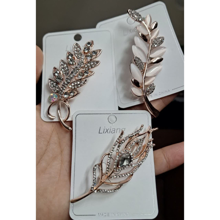 سنجاق سینه دسته گل